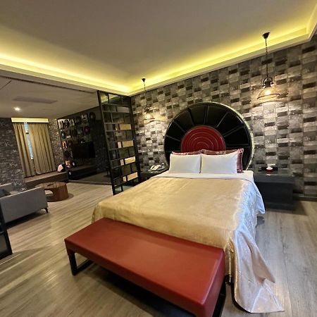 Song Xia Motel Taichung Bagian luar foto