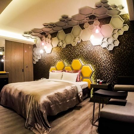 Song Xia Motel Taichung Bagian luar foto