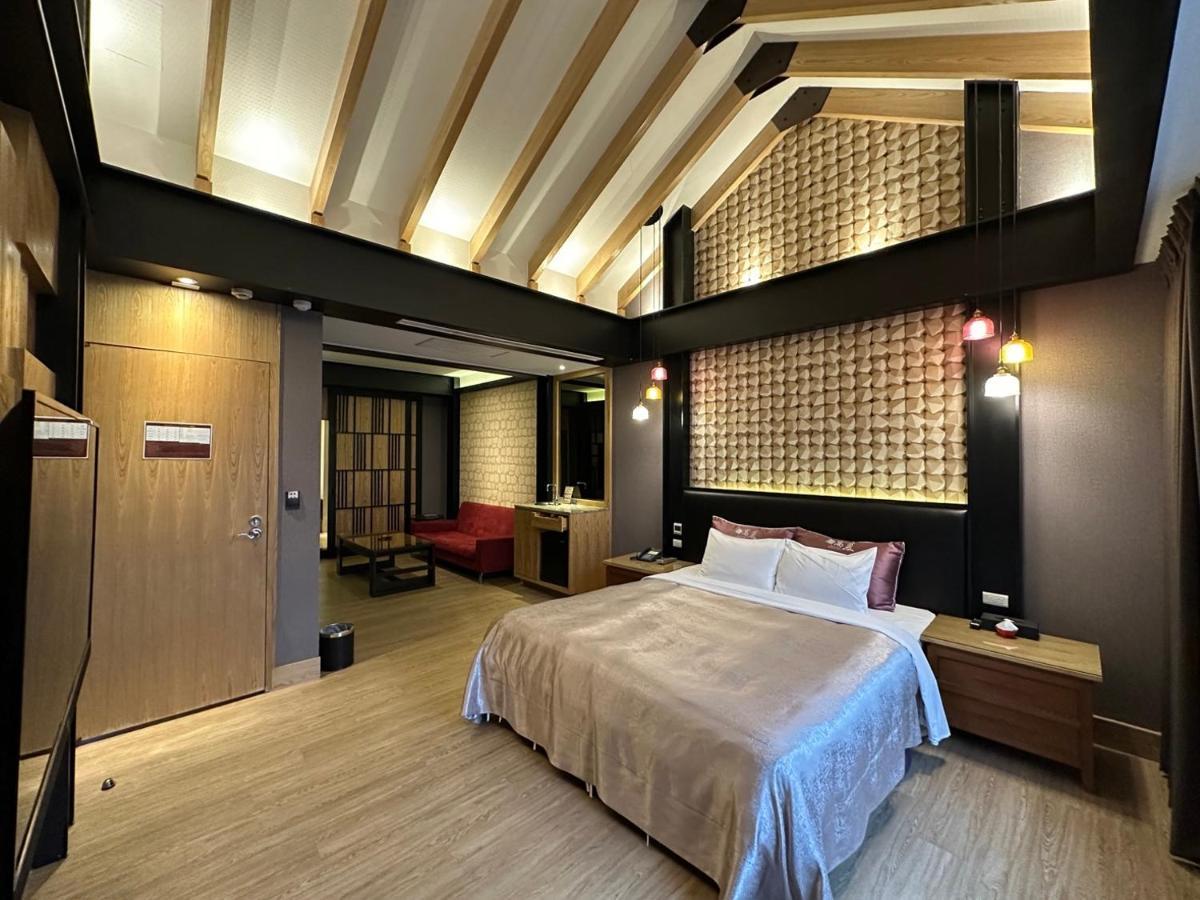 Song Xia Motel Taichung Bagian luar foto