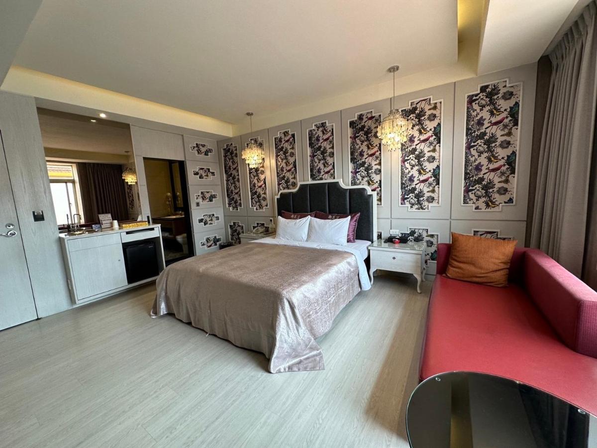 Song Xia Motel Taichung Bagian luar foto