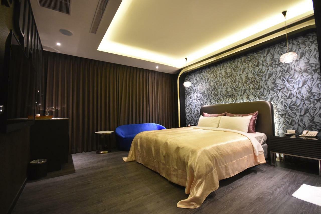 Song Xia Motel Taichung Bagian luar foto