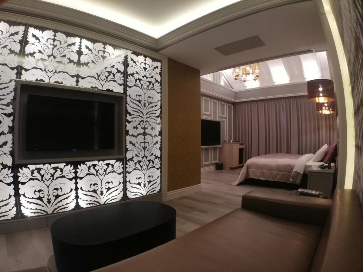 Song Xia Motel Taichung Bagian luar foto