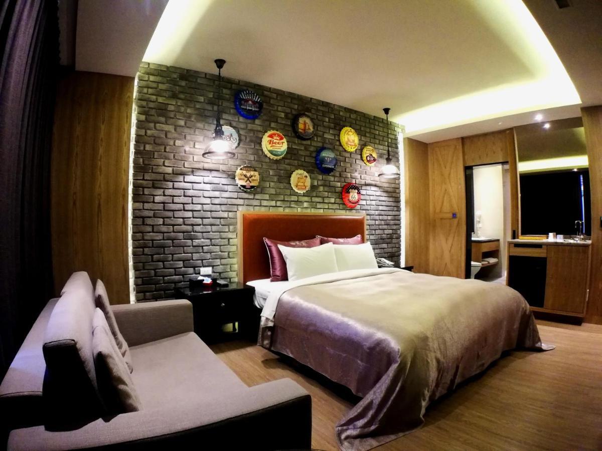 Song Xia Motel Taichung Bagian luar foto