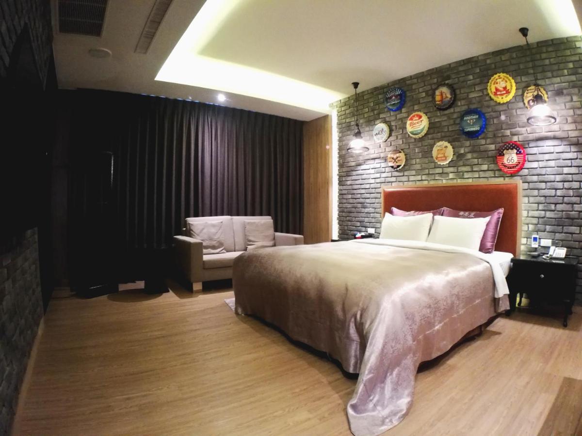 Song Xia Motel Taichung Bagian luar foto