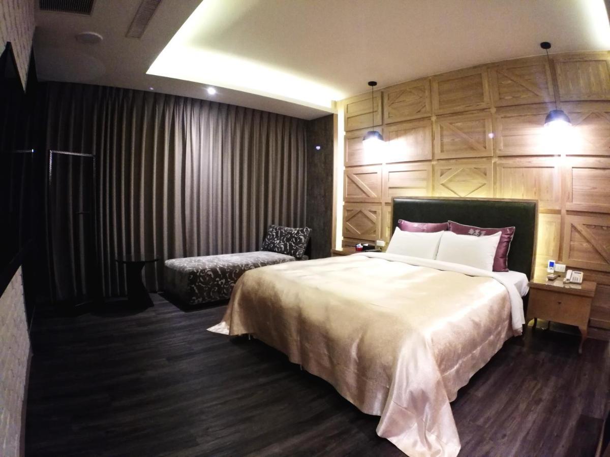 Song Xia Motel Taichung Bagian luar foto