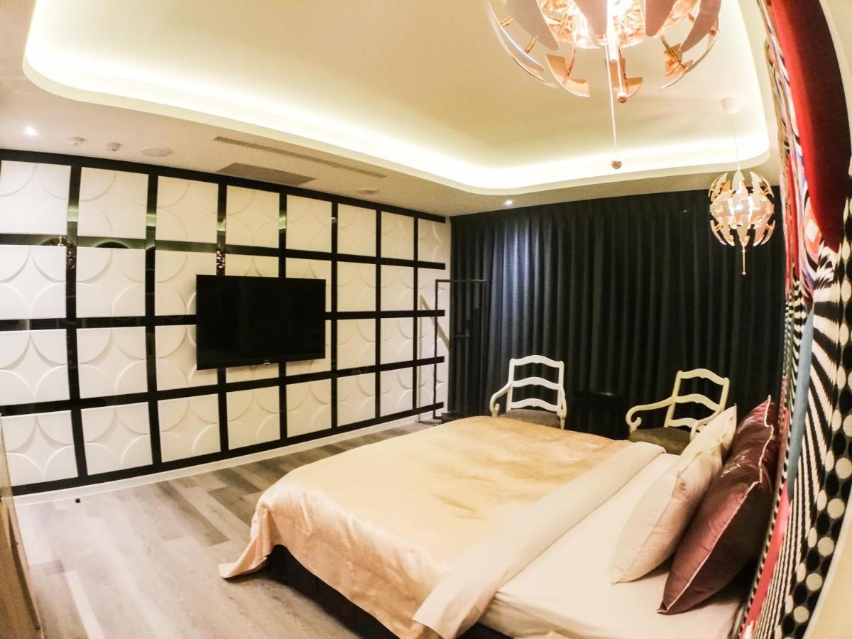 Song Xia Motel Taichung Bagian luar foto