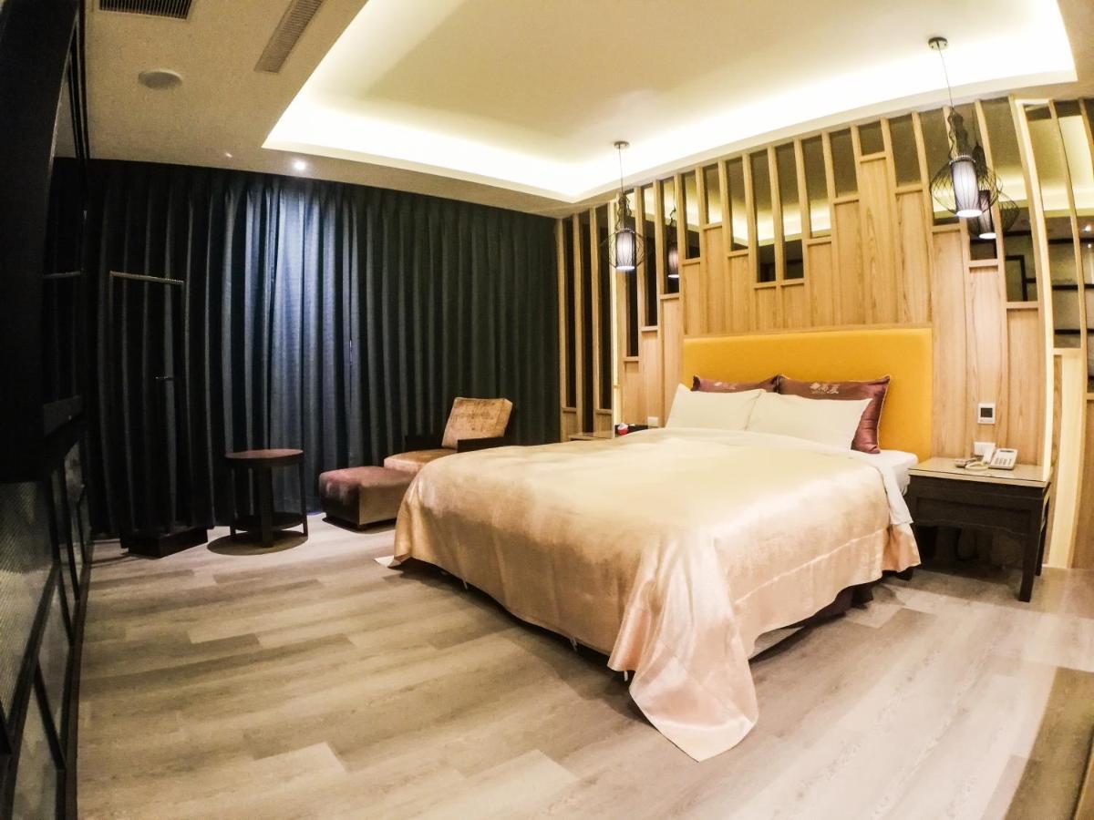 Song Xia Motel Taichung Bagian luar foto