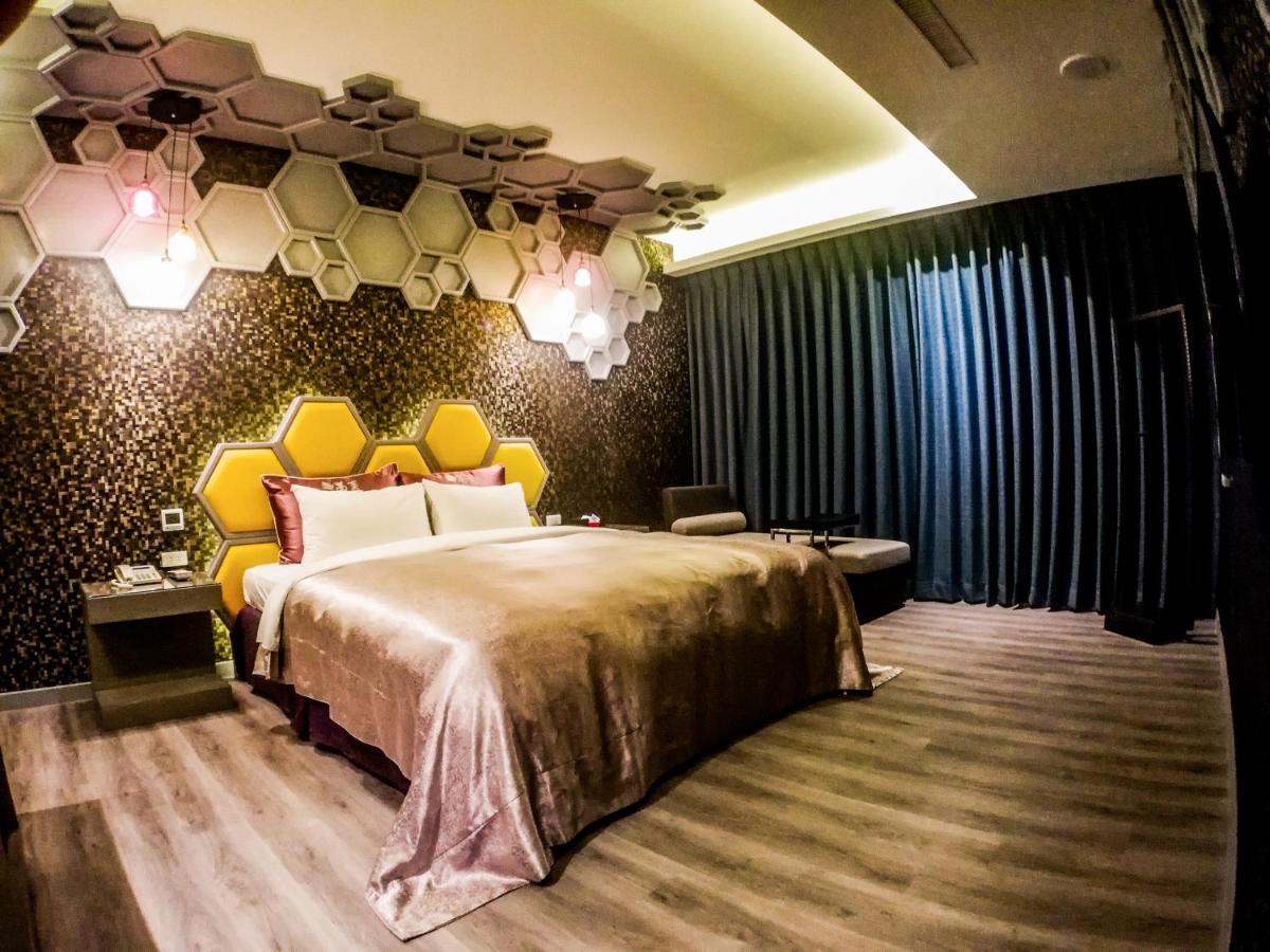 Song Xia Motel Taichung Bagian luar foto